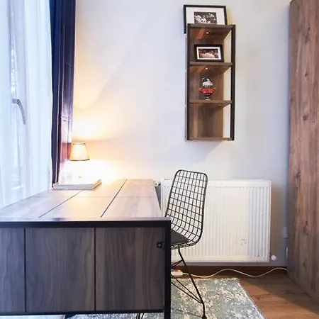 Istanbul, Moda : Perfectly Located And Fully Renovated * Istanbul
