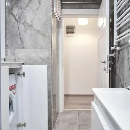 Lejlighed Istanbul, Moda : Perfectly Located And Fully Renovated Istanbul