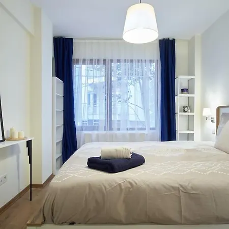 Istanbul, Moda : Perfectly Located And Fully Renovated *