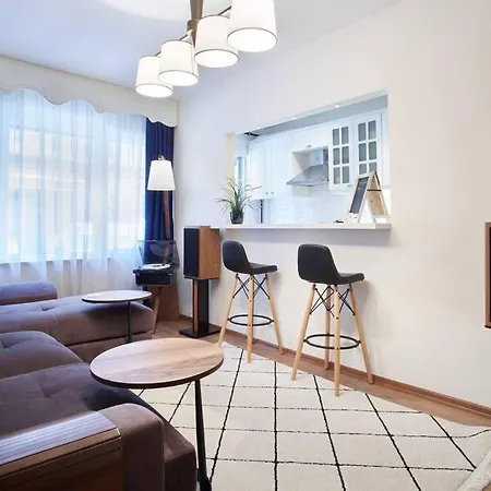 Istanbul, Moda : Perfectly Located And Fully Renovated Appartamento *