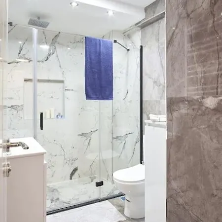 Istanbul, Moda : Perfectly Located And Fully Renovated Appartamento Provincia di Istanbul