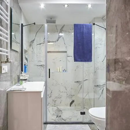 Istanbul, Moda : Perfectly Located And Fully Renovated Appartamento *