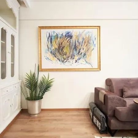 Istanbul, Moda : Perfectly Located And Fully Renovated Apartment *