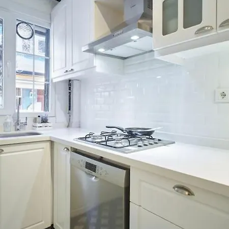 Istanbul, Moda : Perfectly Located And Fully Renovated
