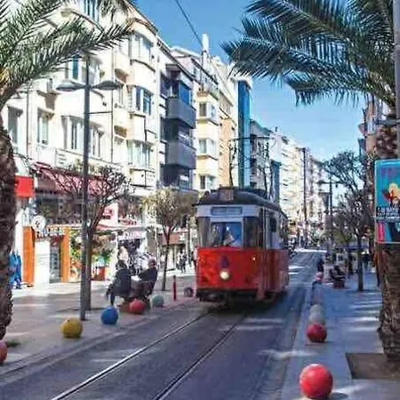 Istanbul, Moda : Perfectly Located And Fully Renovated Apartment Istanbul