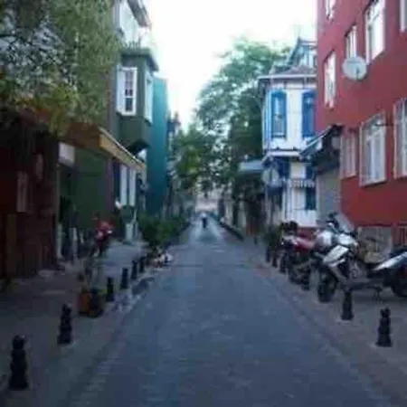 Istanbul, Moda : Perfectly Located And Fully Renovated Apartment *