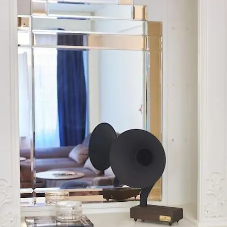 Istanbul, Moda : Perfectly Located And Fully Renovated Istanbul