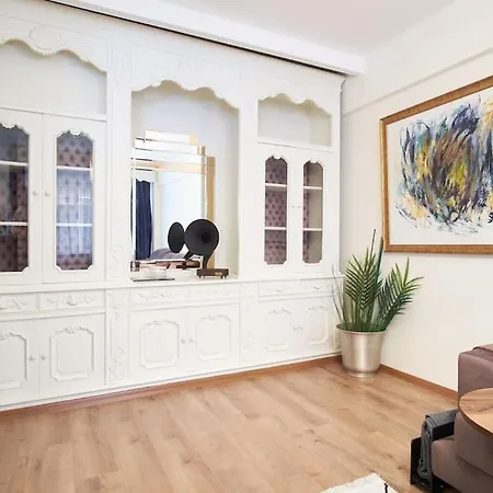 Apartment Istanbul, Moda : Perfectly Located And Fully Renovated