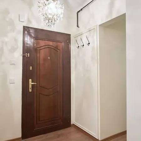 Istanbul, Moda : Perfectly Located And Fully Renovated Apartment Istanbul