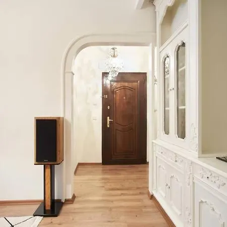 Apartment Istanbul, Moda : Perfectly Located And Fully Renovated *