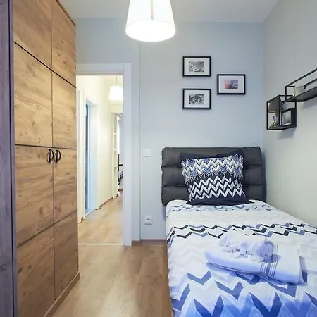 Istanbul, Moda : Perfectly Located And Fully Renovated Apartment