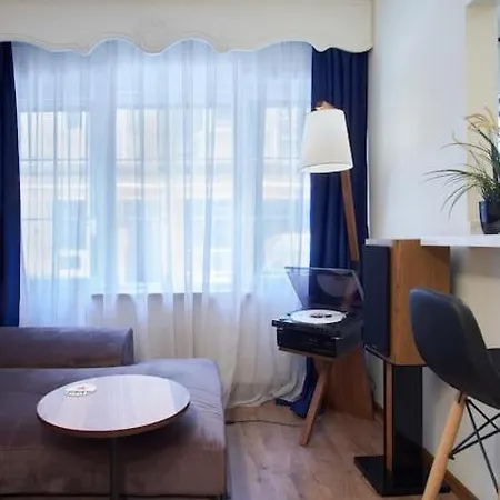Istanbul, Moda : Perfectly Located And Fully Renovated *