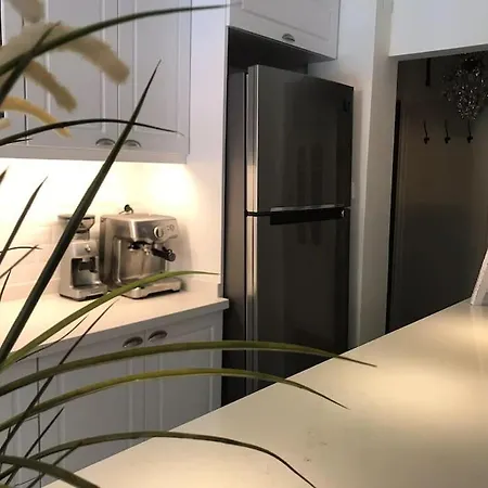 Istanbul, Moda : Perfectly Located And Fully Renovated Apartment