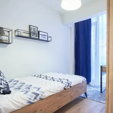 Istanbul, Moda : Perfectly Located And Fully Renovated Istanbul