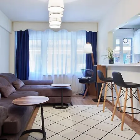 Istanbul, Moda : Perfectly Located And Fully Renovated * Istanbul